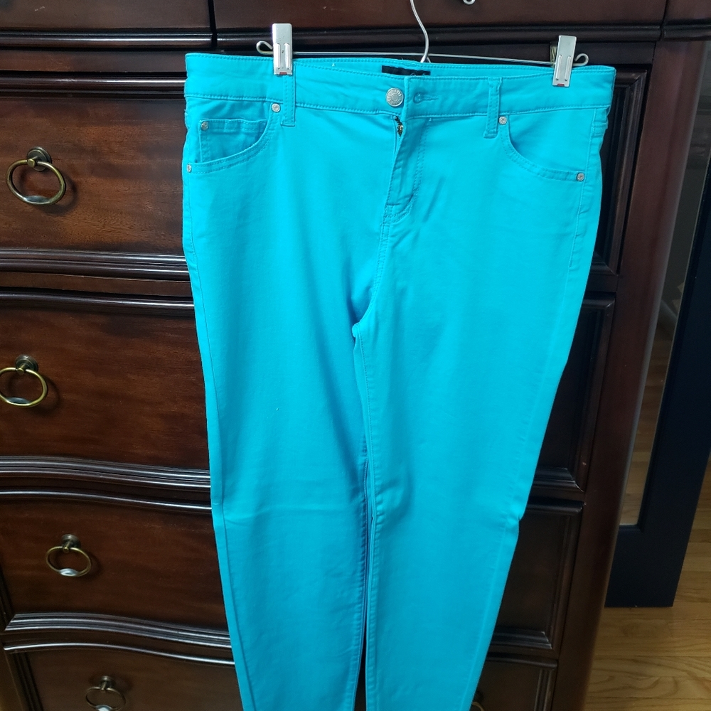 Celebrity Pink, size large, blue